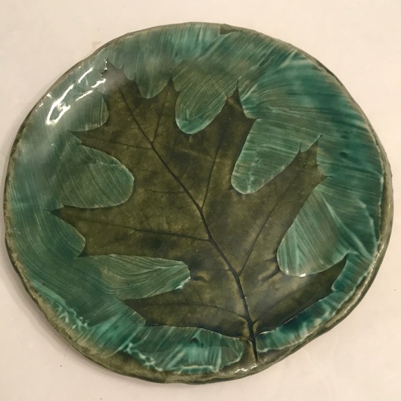 Leaf Design 6” Plate Pottery - Picture 1 of 3